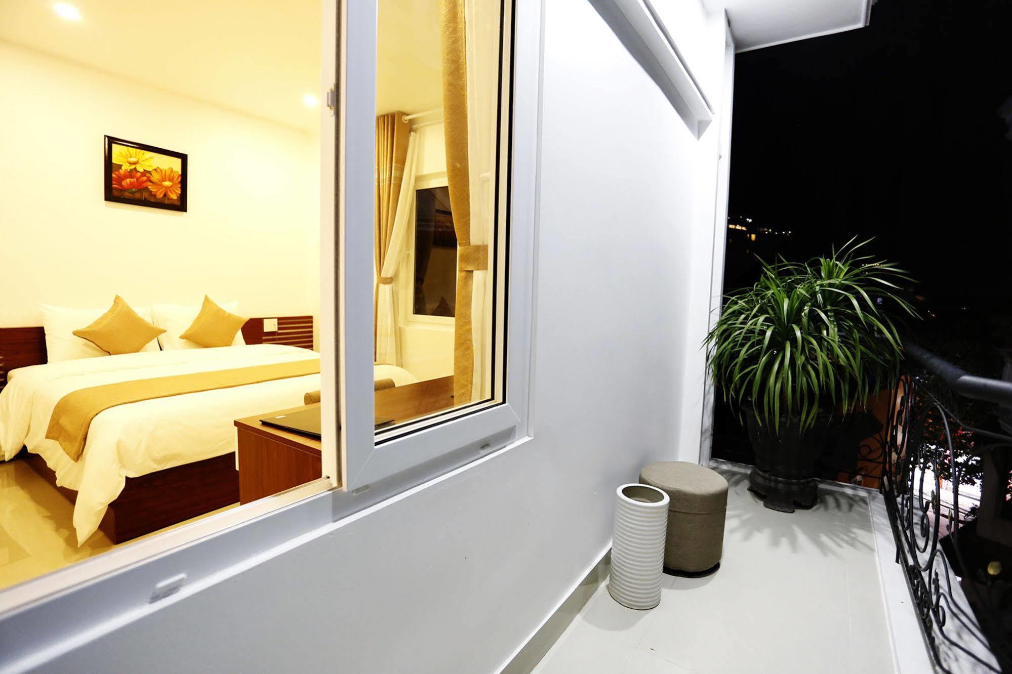 Moon & Sun Hotel Hue Exterior photo