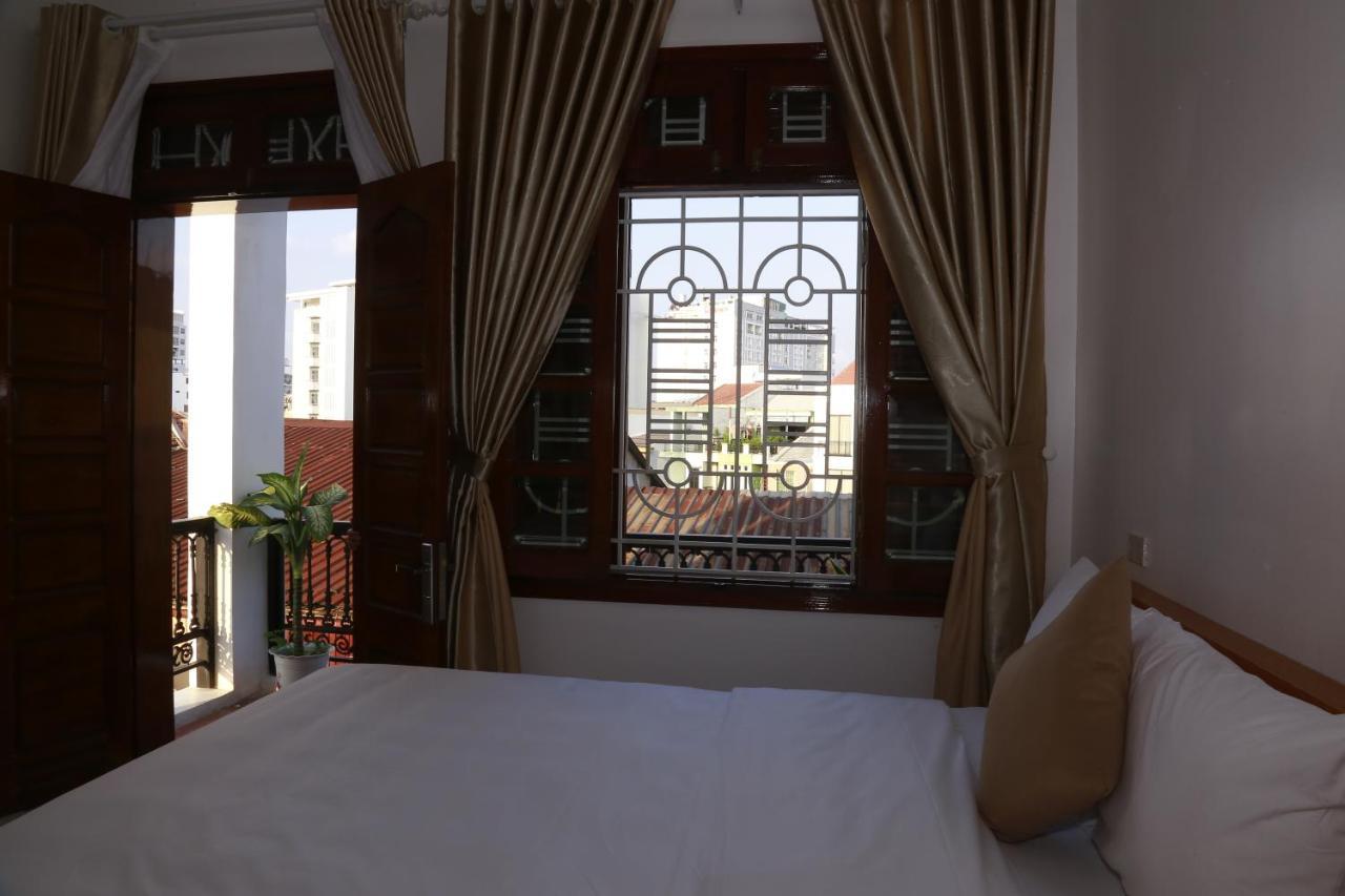 Moon & Sun Hotel Hue Exterior photo