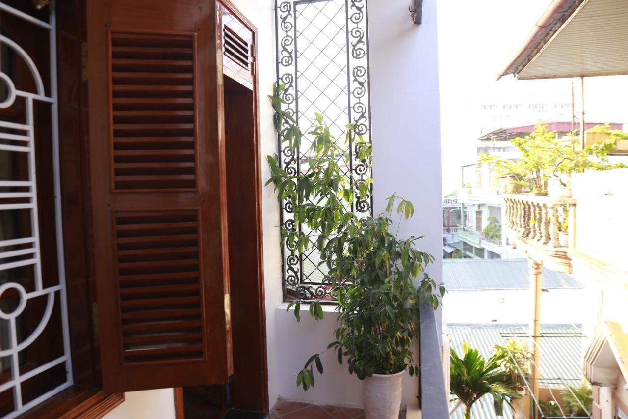 Moon & Sun Hotel Hue Exterior photo